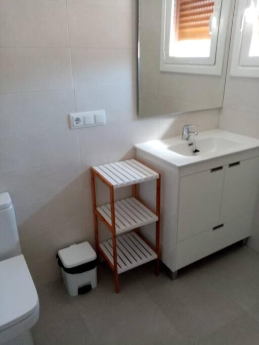 Casa Julio, Bonita Casa Comoda Y Espaciosa, Totalmente Reformada Con Terraza Y Jardin Privado Рьесу Экстерьер фото